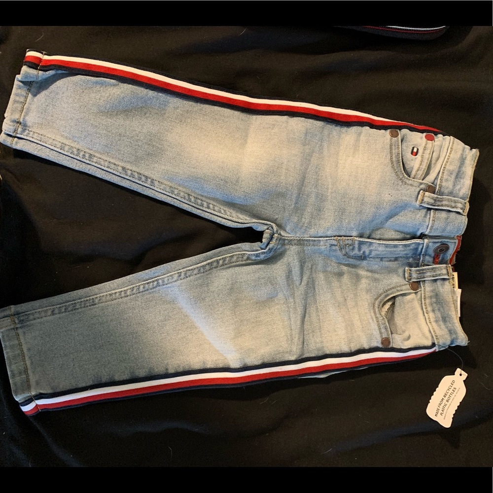 TOMMY HILFIGER JEANS